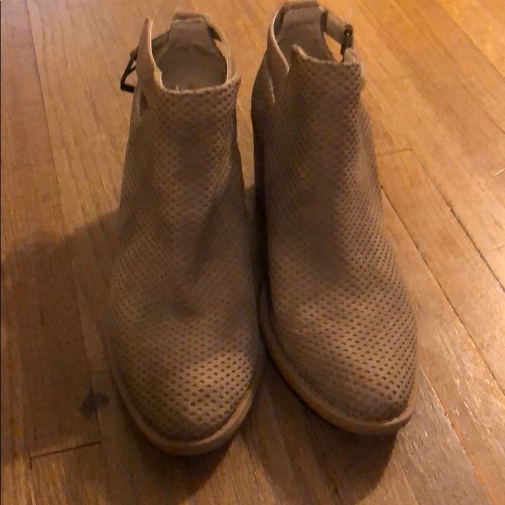 Shoes - Picture 2 of 2